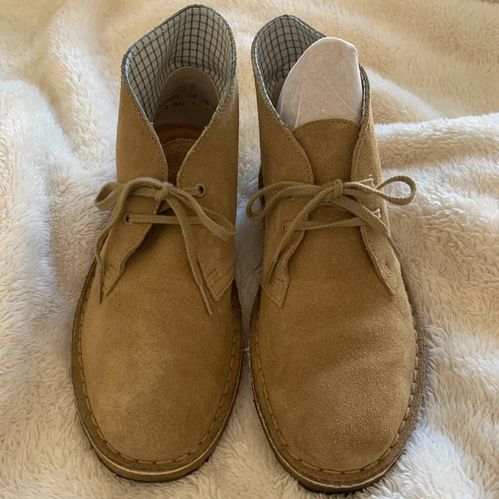 Clarks Women's Light Tan Suede Desert Boots